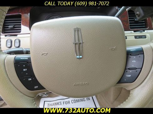 Used 2007 Lincoln Town Car Signature RWD image 28