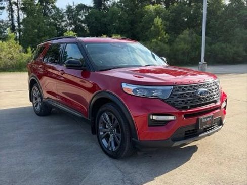 Used 2024 Ford Explorer XLT w/ Equipment Group 202A AWD/4WD image 8