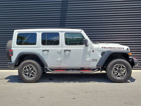 Used 2024 Jeep Wrangler Unlimited Rubicon AWD/4WD image 8