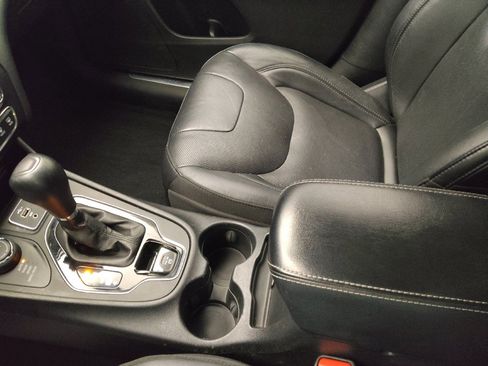 Used 2020 Jeep Cherokee Limited AWD/4WD image 26