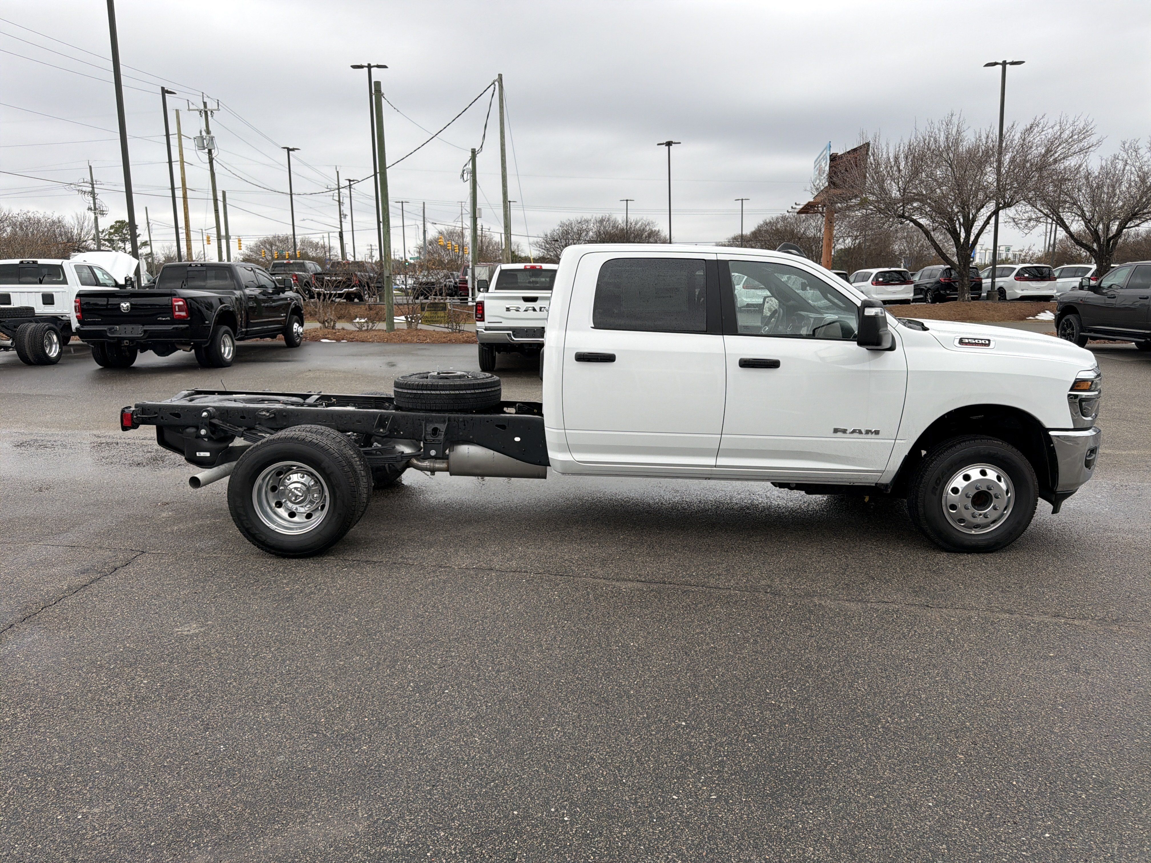Used 2025 RAM 3500 Big Horn AWD/4WD image 9