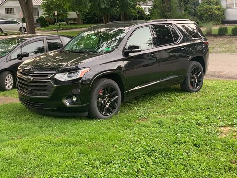 Used 2019 Chevrolet Traverse Premier w/ Redline Edition AWD/4WD image 2