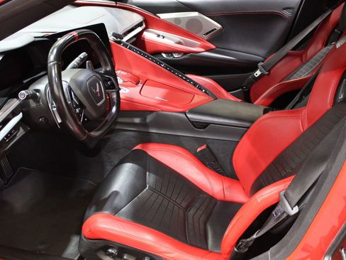 Used 2022 Chevrolet Corvette Stingray Preferred Cpe w/ Z51 Performance Package RWD image 18