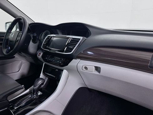 Used 2017 Honda Accord EX-L image 36