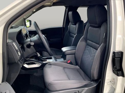 Certified 2025 Nissan Frontier SV RWD image 8