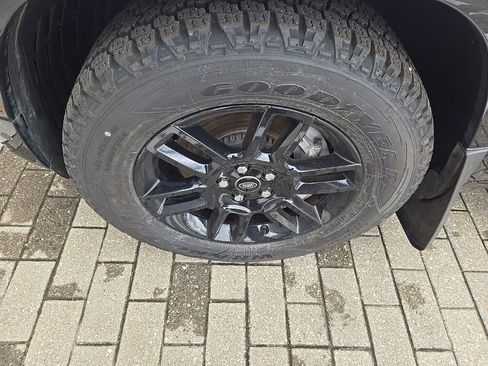 Certified 2023 Land Rover Defender 90 X-Dynamic SE image 10