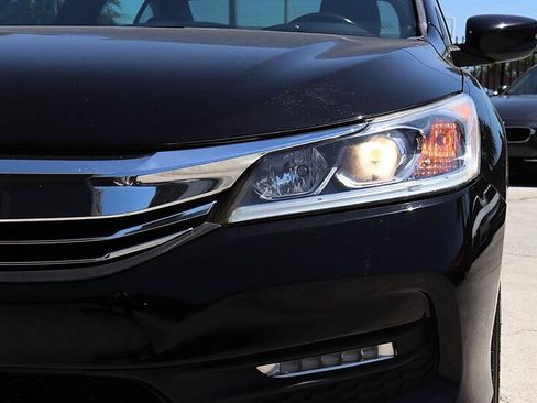 Used 2017 Honda Accord Sport image 38