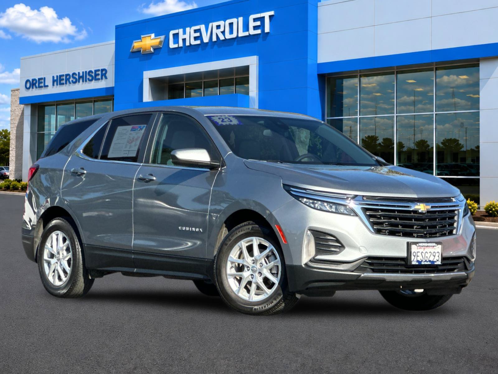 Used 2023 Chevrolet Equinox LT w/ LPO, Floor Liner Package FWD image 1