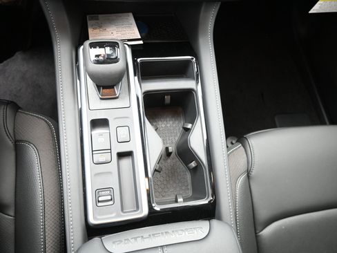 New 2026 Nissan Pathfinder SL FWD image 18