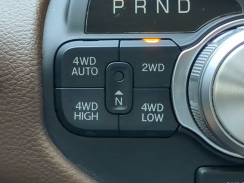 Used 2019 RAM 1500 Laramie AWD/4WD image 64