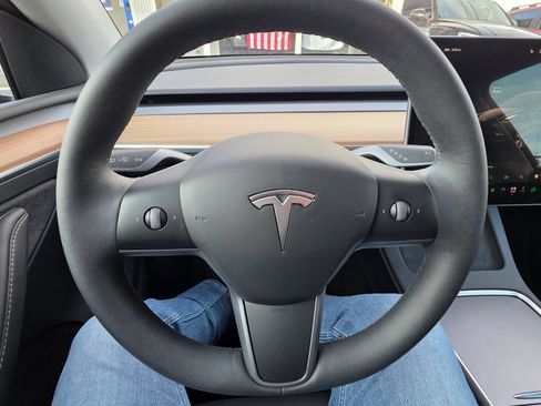 Used 2024 Tesla Model Y Long Range AWD/4WD image 17