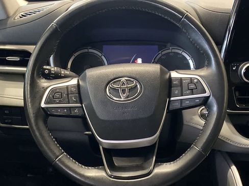 Used 2023 Toyota Highlander XLE AWD/4WD image 17