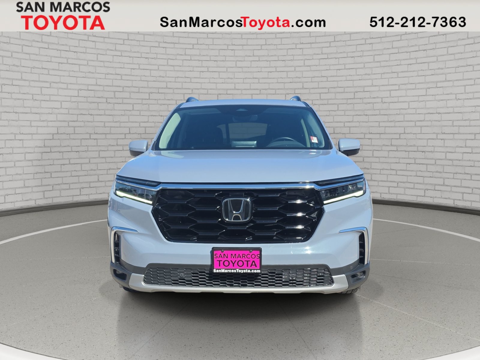 Used 2024 Honda Pilot Touring image 2