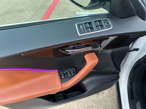 Used 2018 Jaguar F-PACE Portfolio image 34