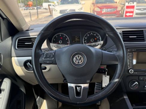 Used 2013 Volkswagen Jetta SE FWD image 37