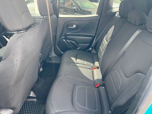 Used 2022 Jeep Renegade Latitude AWD/4WD image 8