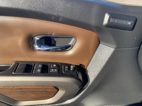 Used 2020 Nissan Titan Platinum Reserve w/ Moonroof Package image 22