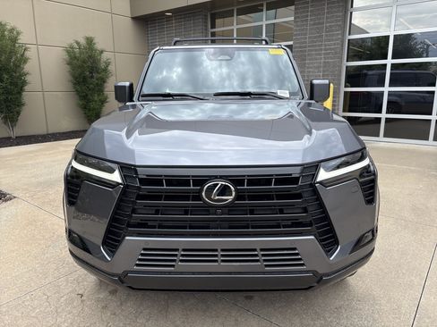 Used 2026 Lexus GX 550 w/ Accessory Package (2T) AWD/4WD image 3