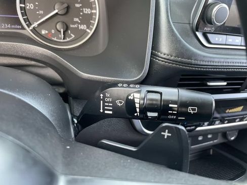 Used 2024 Nissan Rogue SV FWD image 33