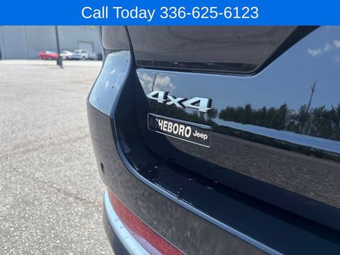 Used 2023 Jeep Grand Cherokee Summit w/ Adv Protech Group IV AWD/4WD image 12