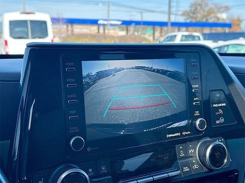 Used 2020 Toyota Highlander XLE image 23