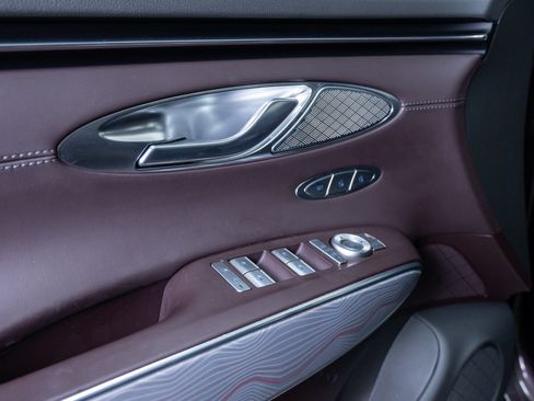 Used 2022 Genesis GV70 2.5T w/ Advanced Package image 18