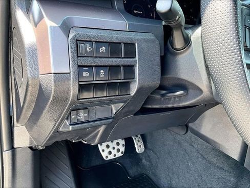 Used 2025 Toyota Tacoma TRD Sport AWD/4WD image 30