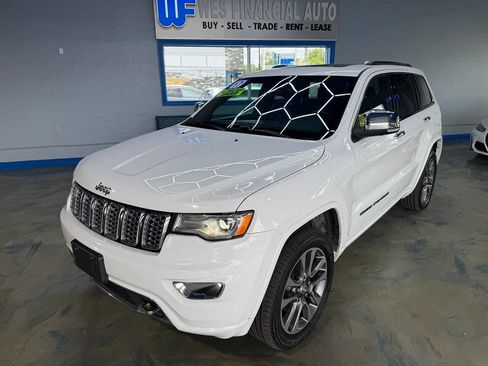 Used 2017 Jeep Grand Cherokee Overland AWD/4WD image 3