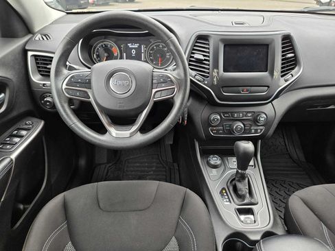 Used 2019 Jeep Cherokee Latitude w/ Popular Appearance Group AWD/4WD image 19