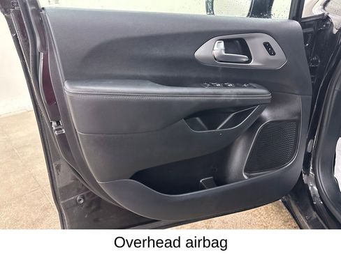 Used 2025 Chrysler Pacifica Select FWD image 31