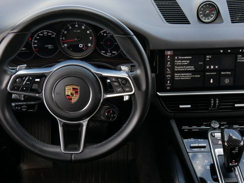 Used 2021 Porsche Cayenne Coupe AWD/4WD image 16