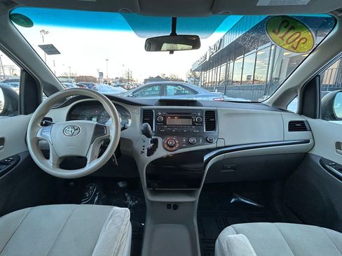 Used 2012 Toyota Sienna image 19