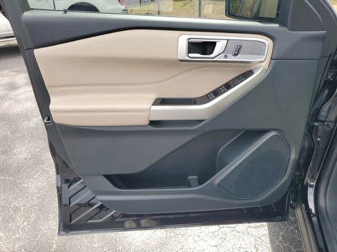 Used 2023 Ford Explorer XLT w/ Equipment Group 202A image 19