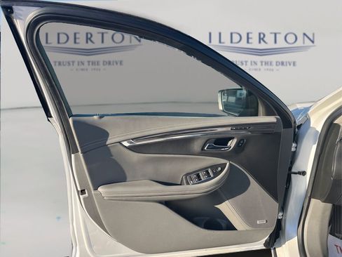 Used 2017 Chevrolet Impala Premier w/ Enhanced Convenience Package image 17