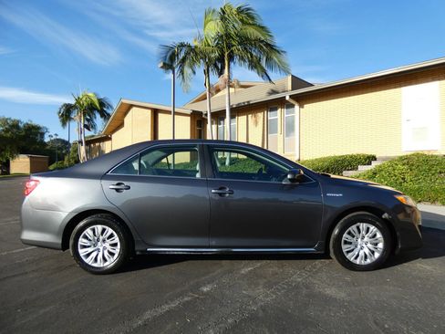 Used 2013 Toyota Camry LE image 7