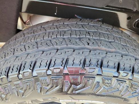 Used 2023 GMC Canyon AT4 w/ AT4 Premium Package AWD/4WD image 10
