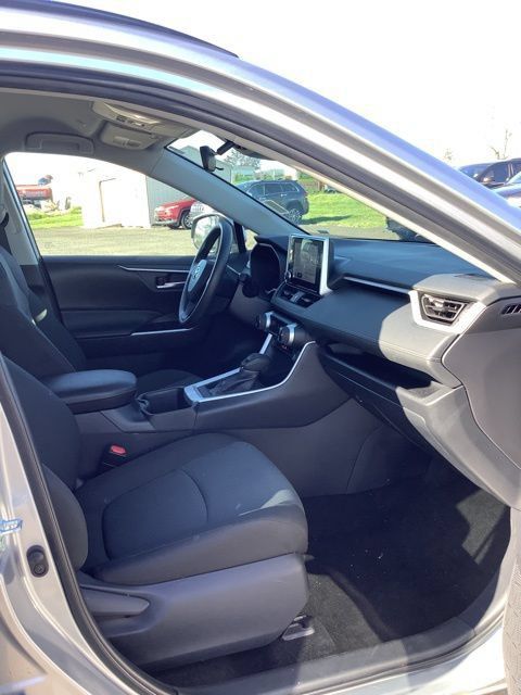 Used 2025 Toyota RAV4 XLE AWD/4WD image 16