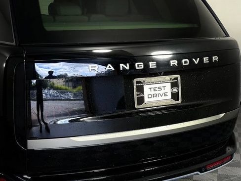 Used 2025 Land Rover Range Rover SE AWD/4WD image 16