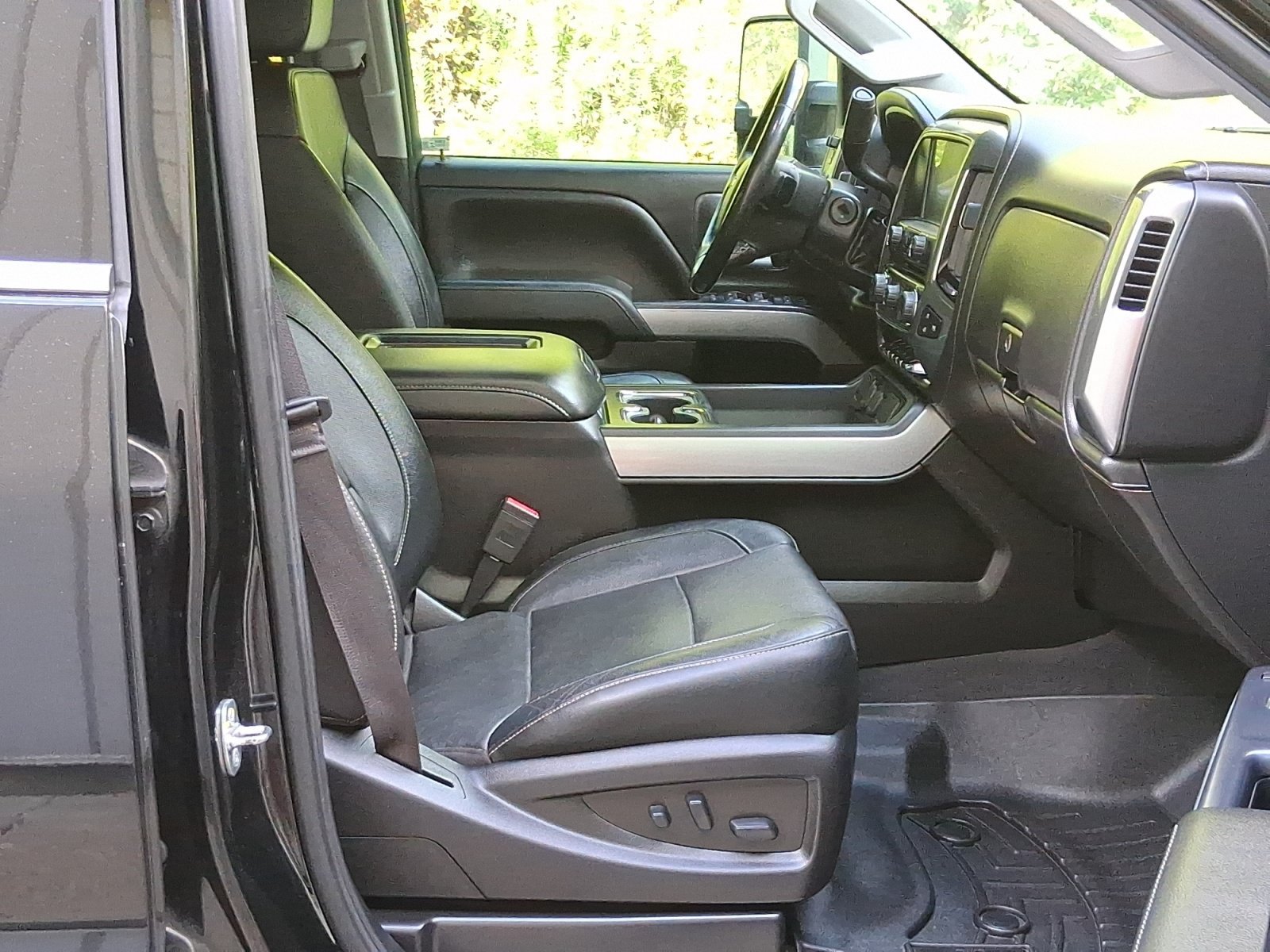 Used 2019 Chevrolet Silverado 3500 LTZ w/ Duramax Plus Package AWD/4WD image 8