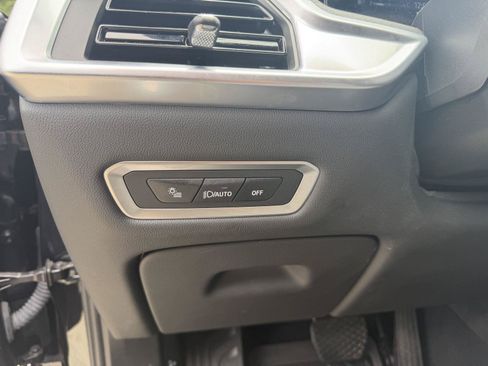 Used 2025 BMW X7 xDrive40i w/ Premium Package AWD/4WD image 6