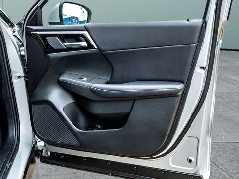 Used 2024 Mitsubishi Outlander SE FWD image 18