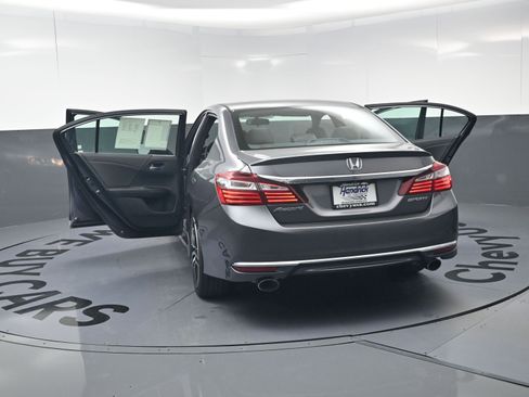 Used 2017 Honda Accord Sport image 26
