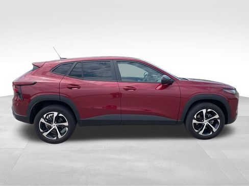 Used 2025 Chevrolet Trax RS w/ Driver Confidence Package FWD image 9
