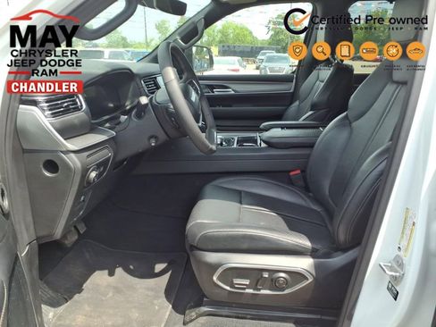 Used 2025 Jeep Wagoneer L Series II w/ Convenience Group I AWD/4WD image 3