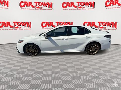 Used 2024 Toyota Camry SE FWD image 5