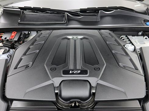 Certified 2022 Bentley Bentayga image 26