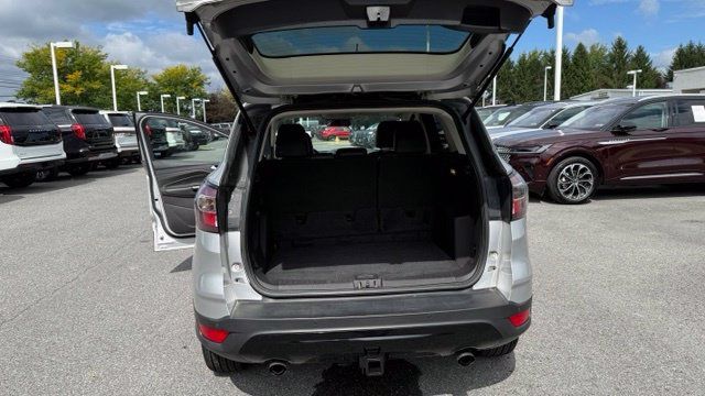 Used 2017 Ford Escape SE w/ Equipment Group 201A AWD/4WD image 19