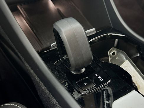 Used 2023 Volvo C40 P8 Recharge Plus image 19