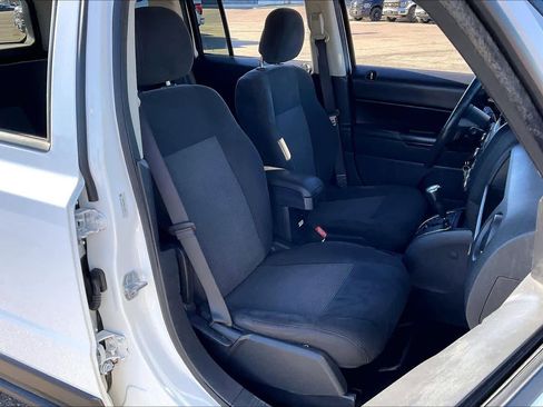 Used 2012 Jeep Patriot Latitude w/ Altitude Pkg image 8