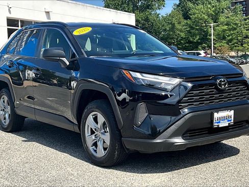 Used 2025 Toyota RAV4 LE AWD/4WD image 11